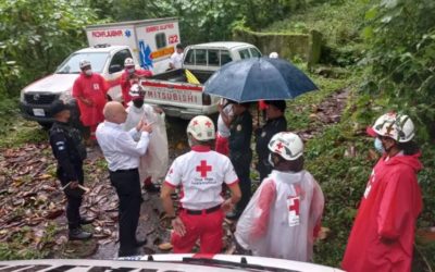 Tras 18 horas de labores localizan a excursionista en el volcán Santa María