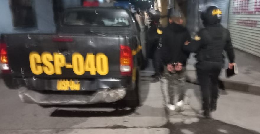 Dos detenidos, entre ellos un adolescente, por disparar a discotecas