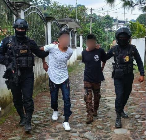 Detenidos portaban arma hechiza, un machete, municiones y pasamontañas