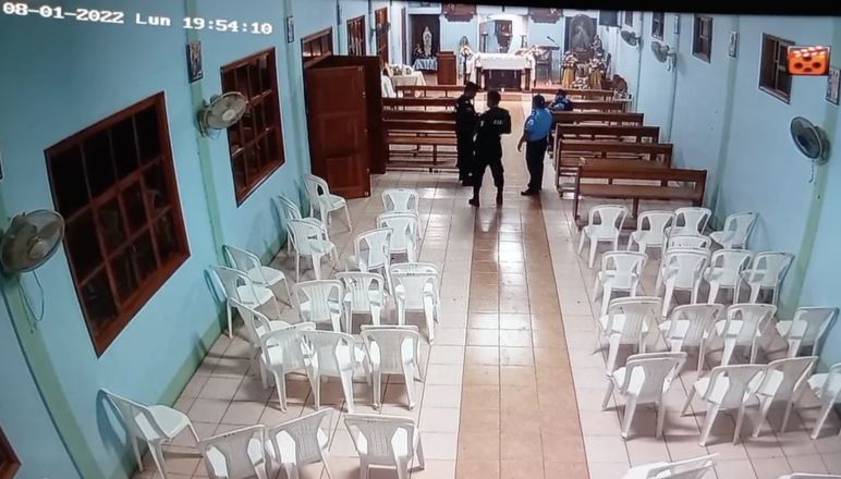 Nicaragua: Policía irrumpe en iglesia tras cancelación de 7 emisoras radiales
