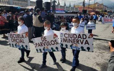 Desfile de preprimaria recorre las principales calles en la zona 3 de Quetzaltenango