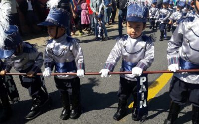 ¿Cuántos estudiantes participarán en desfiles de Independencia?