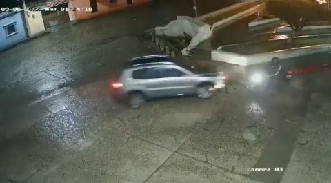 Imprudencia de piloto, quien arrolla a motorista, queda grabada