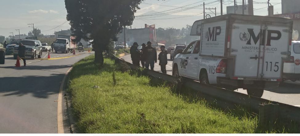Localizan cadáveres de dos hombres en la autopista Los Altos de Quetzaltenango