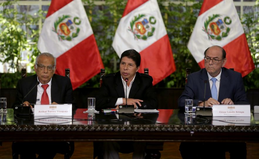 Presidente de Perú niega acusación de corrupción presentada por la Fiscalía