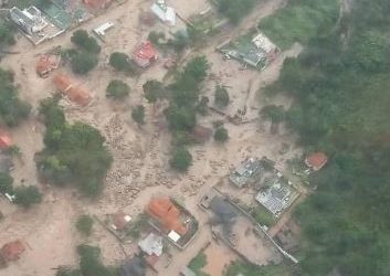 Desbordamiento de río provoca al menos tres muertos en el norte de Venezuela