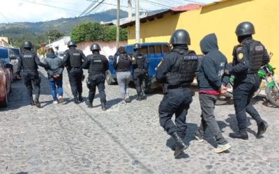 Detienen a presuntos secuestradores de niño