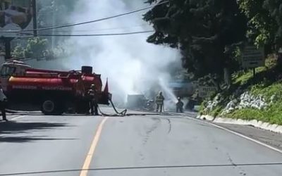 Se incendia pipa que trasladaba combustible