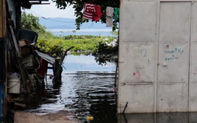El barrio de Venezuela que vive con el lago en las casas