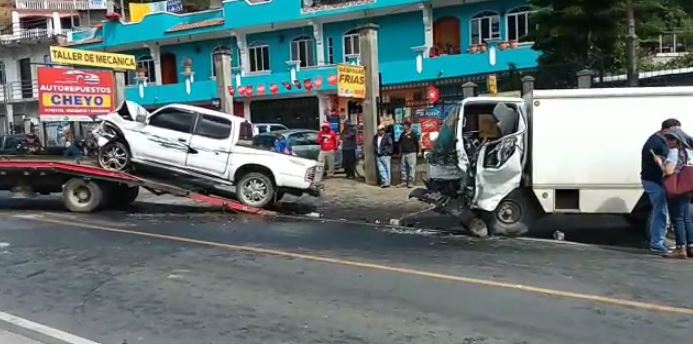 Aparatoso accidente de tránsito en San Juan Ostuncalco
