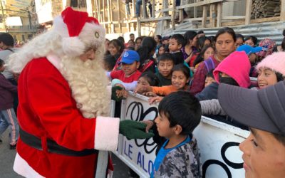Familia cumple 30 años de donar juguetes y alimentos a familias de escasos recursos
