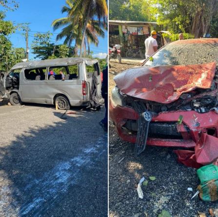 Una persona muere y 10 resultan heridas en colisión entre microbús y vehículo sedán