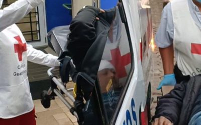 Vehículo arrolla a esposos quienes iban en motocicleta