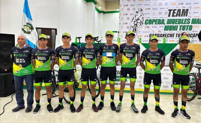 Presentan equipo de ciclismo, el cual lidera el campeón de la Vuelta Ciclística 2018