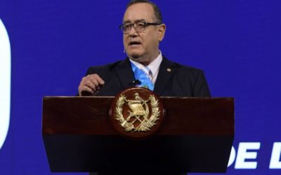 Giammattei: «Voy a dejar que el presidente Petro siga cometiendo el error de un guerrillero»