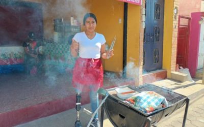 Joven, quien es sobreviviente de cáncer, emprende negocio para estudiar Medicina en el Cunoc