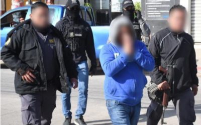 Notifican a reo sobre orden de captura por secuestro de joven
