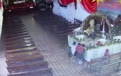 Cámara graba robo de imagen del Niño Dios