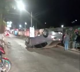 Conductor, en aparente estado de ebriedad, protagoniza accidente en la zona 3 de Xela