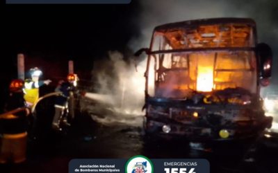 Bus se incendia en la ruta Interamericana