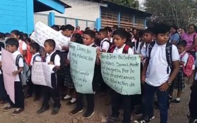 Tres maestros tienen a su cargo a 150 estudiantes