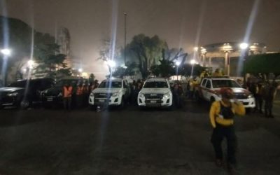 Más de 80 personas suben para sofocar incendio en el volcán Santa María
