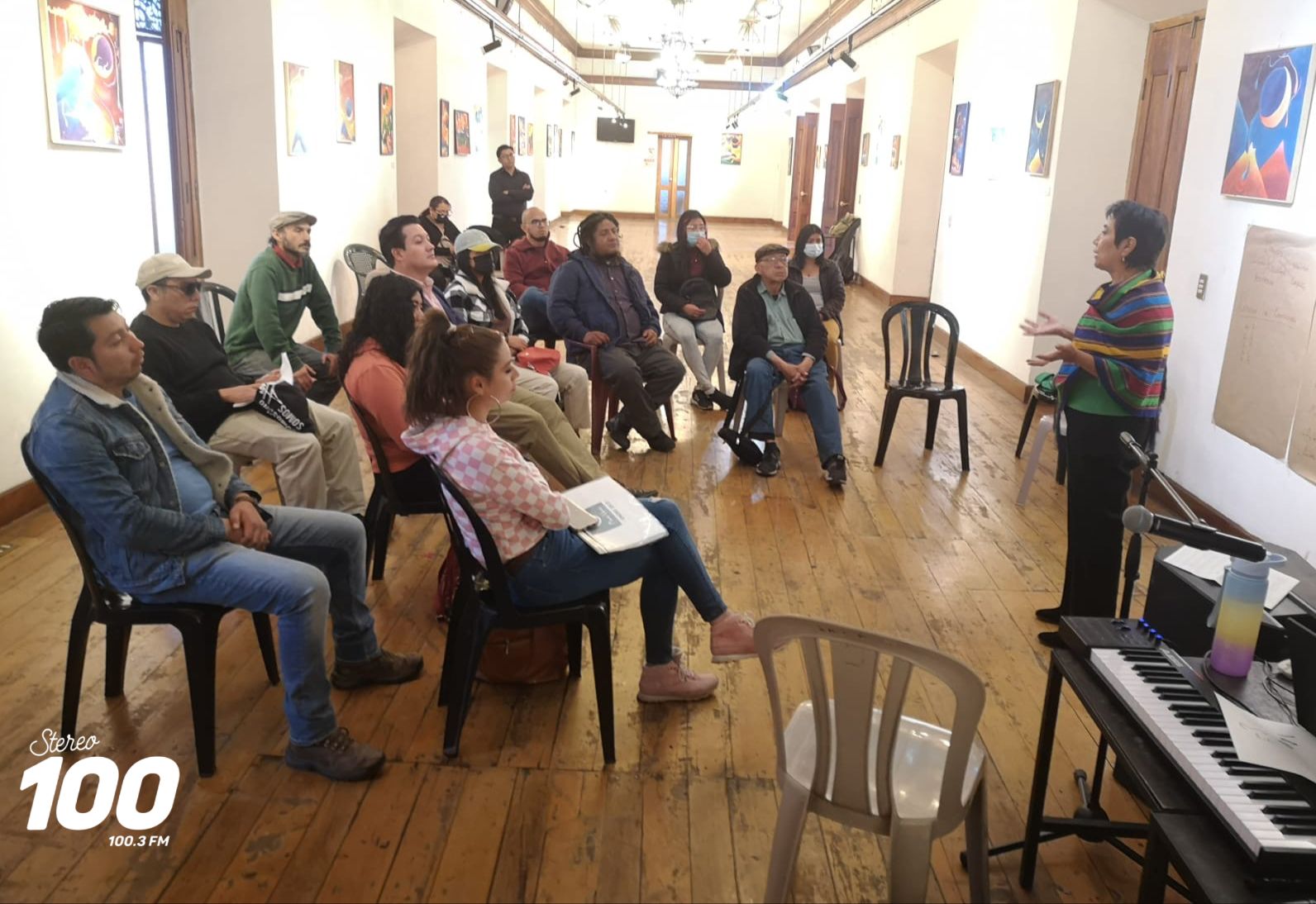 Colectivo capacita a un grupo de artistas en Quetzaltenango