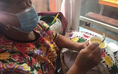 Quetzalteca cumple 53 años de vender atol y antojitos en la zona 1 de Xela