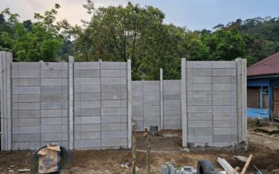Encapuchados construyen aula en escuela de Quetzaltenango