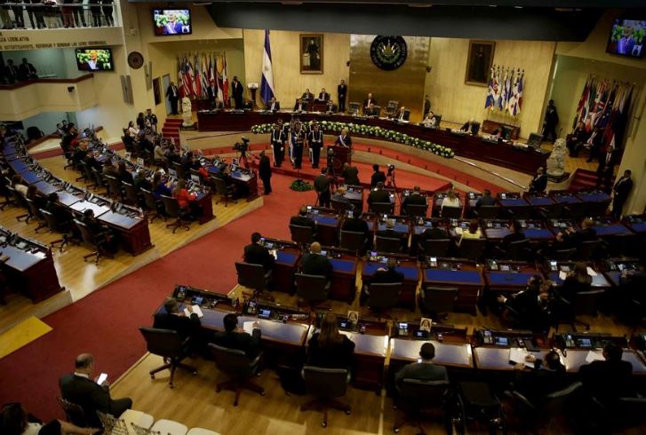 El Salvador deroga prohibición de cambiar reglas electorales un año antes de las elecciones