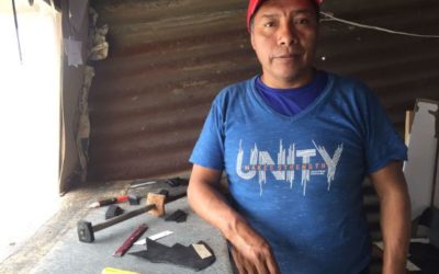 Hace 15 años inicia emprendimiento de elaboración artesanal de calzado