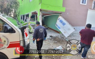 Mujer con quemaduras y daños en vivienda deja explosión por fuga de gas en Xela
