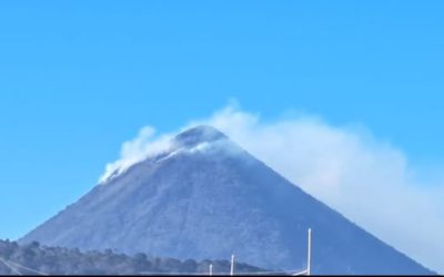 Ceremonia maya habría causado incendio en el volcán Santa María