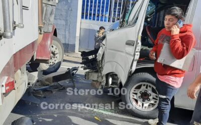 Siete heridos deja colisión entre microbús y tráiler