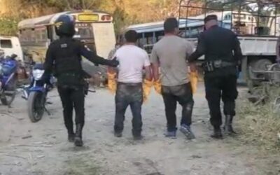 PNC arresta a hombres que le disparan a bus