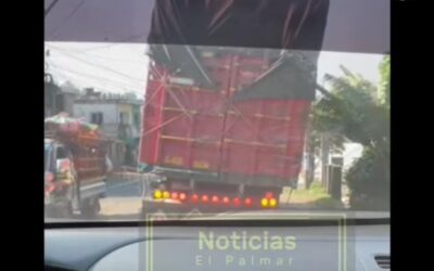 Graban momento en que vuelca camión en la ruta Cito Zarco