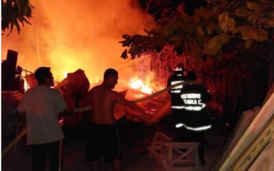 Se incendia carpintería donde fabrican ataúdes