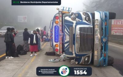 Bus de los transportes Marquensita vuelca en la ruta Interamericana