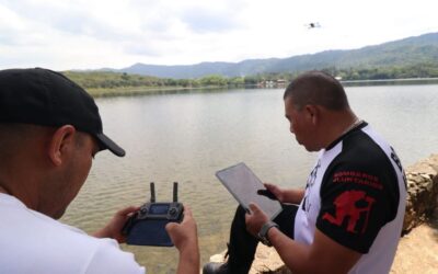 Imágenes de dron permiten localización de cadáver en laguna