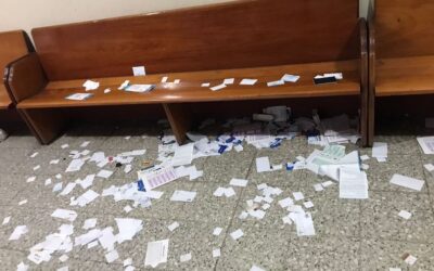 Mujer, desesperada porque no la atendieron, causa destrozos en el Centro de Salud de Xela
