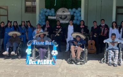 Universitarios celebran el Día del Padre con adultos mayores