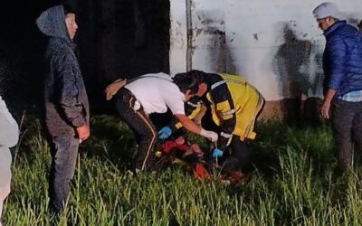 Hombre, quien estaba herido, pasa dos días bajo la lluvia