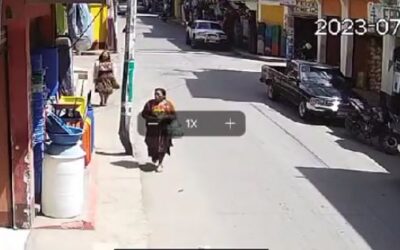 Cámara graba accidente en San Juan Ostuncalco