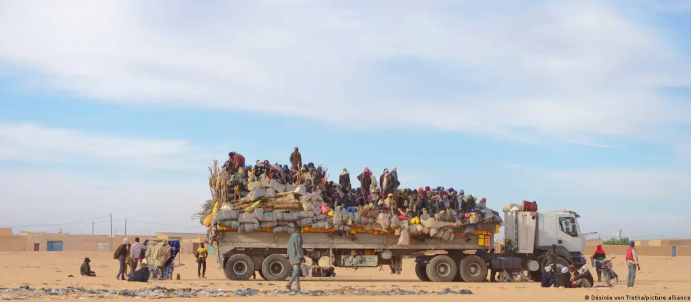 Túnez y Libia expulsan a cientos de migrantes al desierto