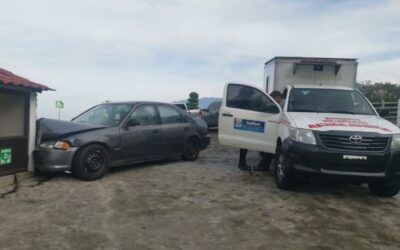 Vehículo se empotra en inmueble