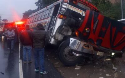 Pasajeros: Imprudencia de piloto de bus provoca accidente