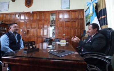 Alcalde de Xela y el director de aeronáutica civil se reúnen, ¿Qué temas abordan?