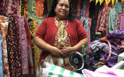 Se dedica, desde hace 20 años, a la confección de gabachas