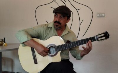 Dedica 42 años de su vida a la música