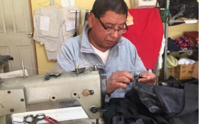 Cumple 52 años de dedicarse a la sastrería